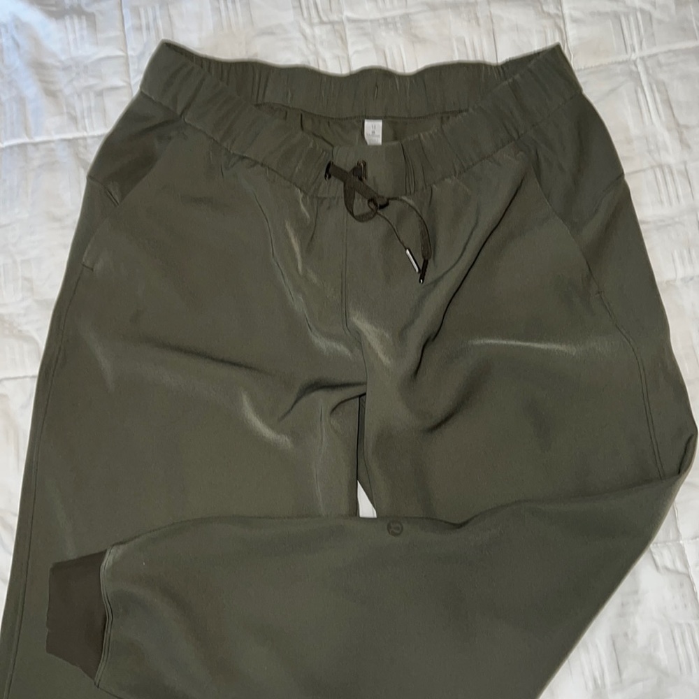 Lululemon green scuba leggings